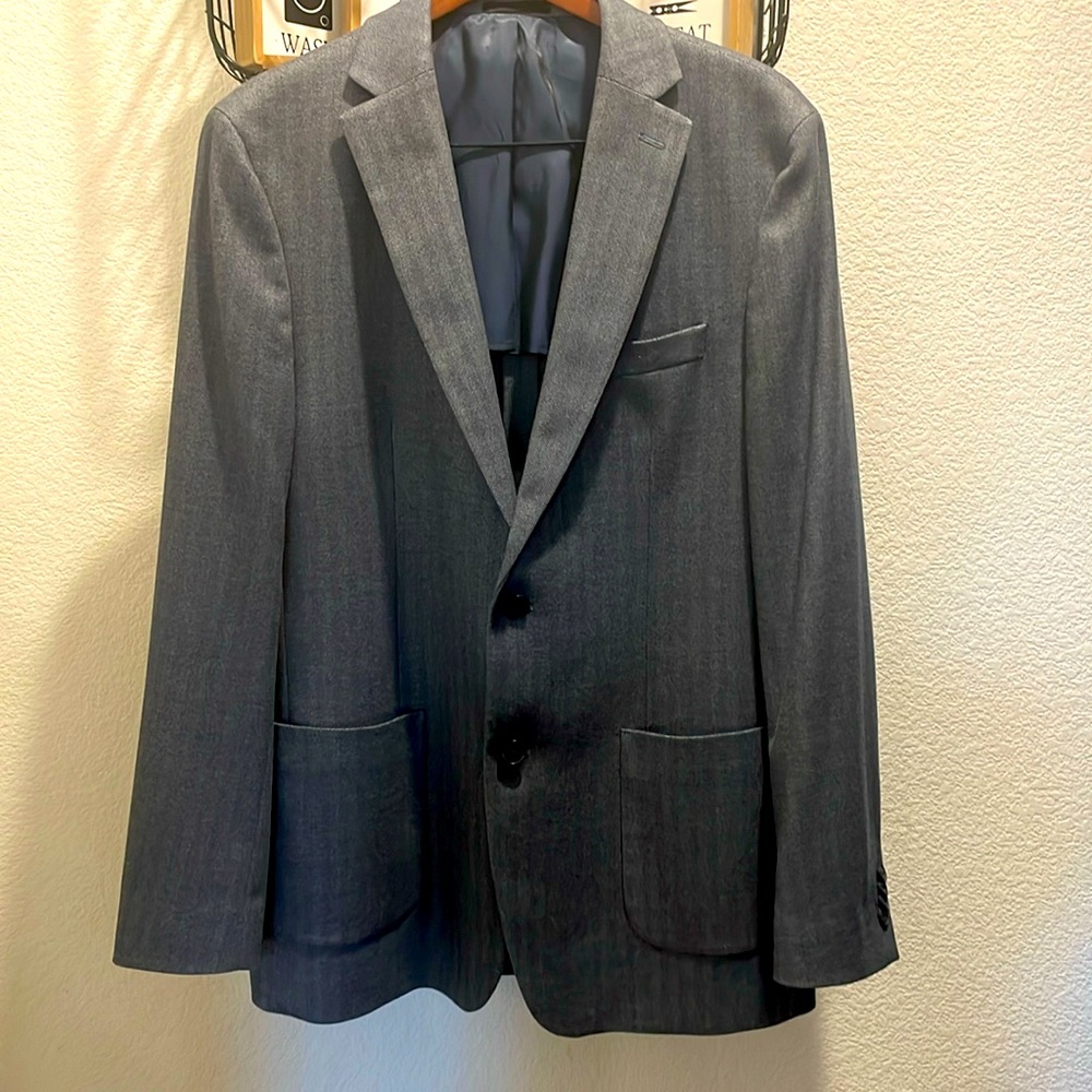 Michael Kors Herringbone blue men’s blazer. Flap back to sit comfortably. EUC.
